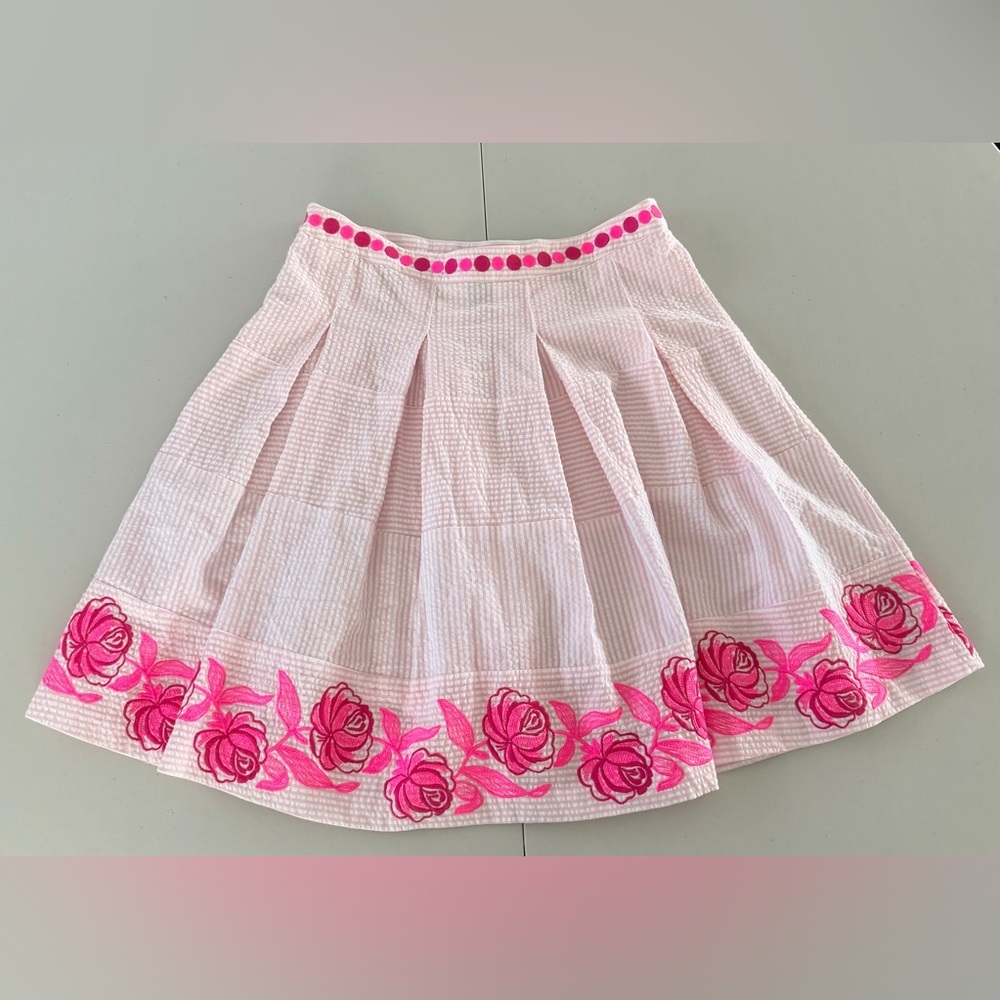 Vineyard Vines for Kentucky Derby | seersucker pleated roses skirt. Size: 8